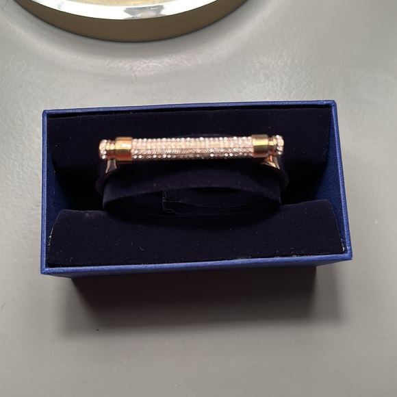 SWAROVSKI Gorgeous brand new rose gold bracelet. - Picture 4 of 5